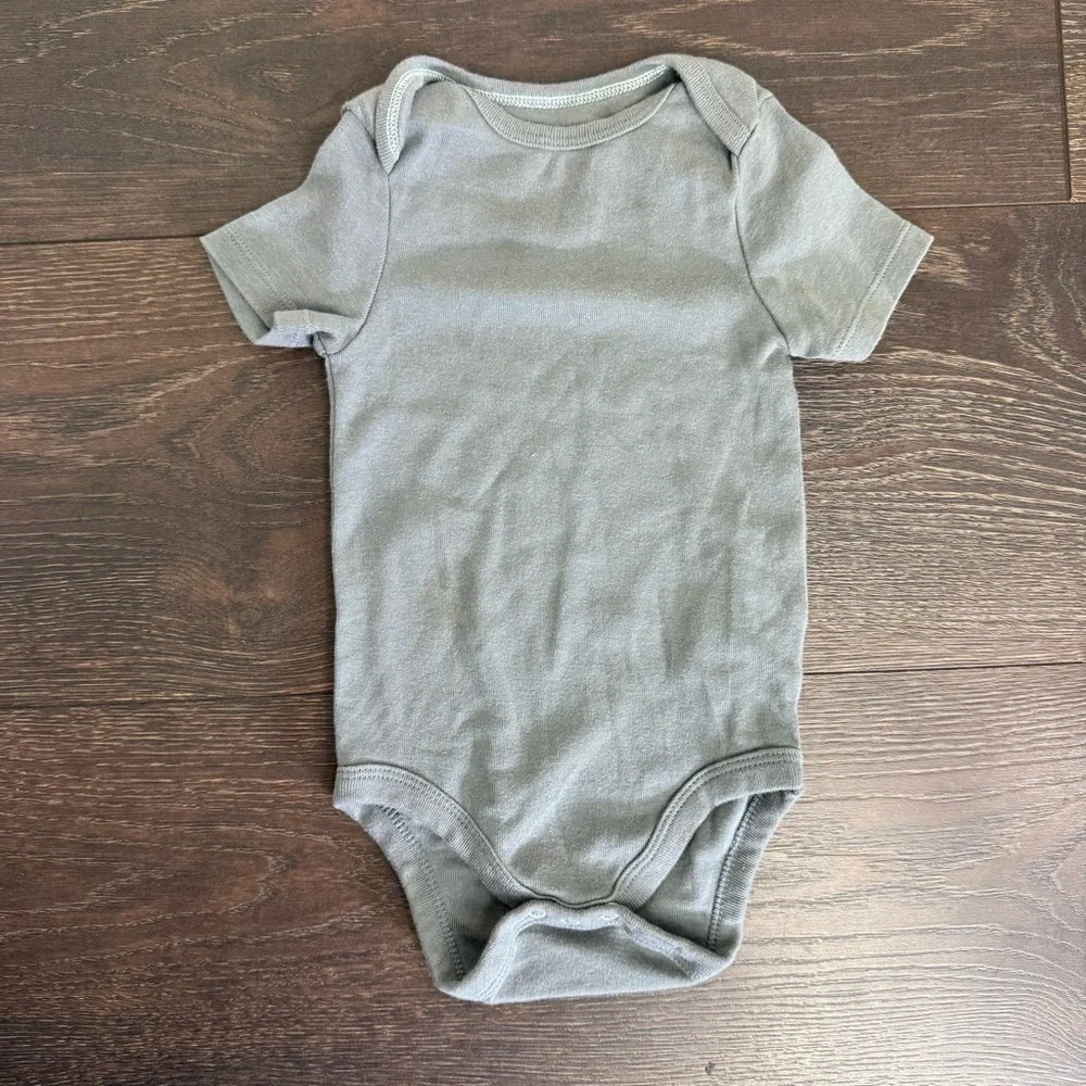 Carter's Mustard Striped Kids, Baby boy lot size 12 months mix brands bundle
